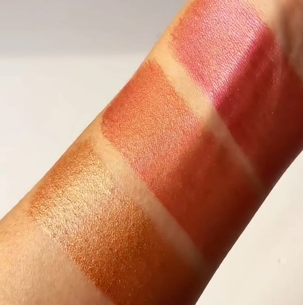 MAC Limited Edition Metallic Cream Blush- COVETED CORAL